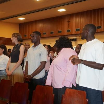 Photo 5958381668903536072 Y