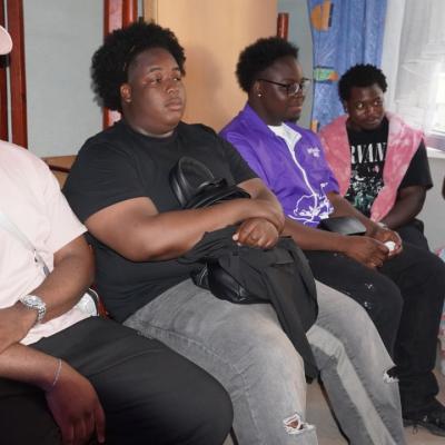 Photo 5958381668903536099 Y