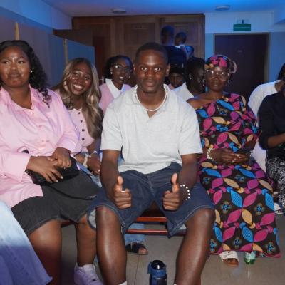 Photo 5958381668903536115 Y