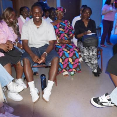 Photo 5958381668903536116 Y