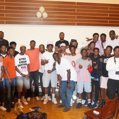 Photo 5958381668903536125 Y