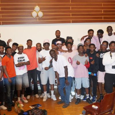 Photo 5958381668903536142 Y